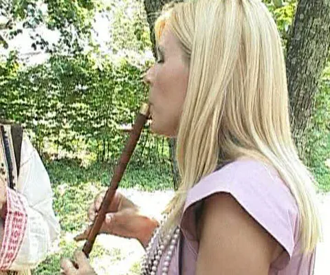 Elena Udrea ştie să cânte şi la fluier! - VEZI VIDEO