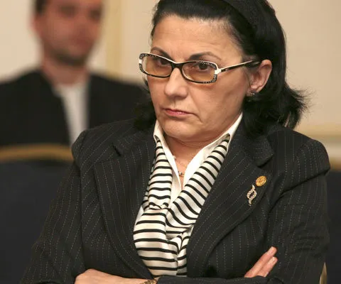 Andronescu: Dacă "Spiru Haret" nu se supune legii, va fi desfiinţată