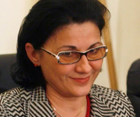 PETIŢIE REALITATEA.NET: Spune-i ministrului Educaţiei cum să procedeze în scandalul diplomelor de la Spiru Haret!