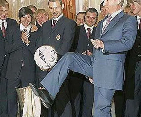Putin a făcut chetă pentru a salva o echipă de fotbal de la faliment