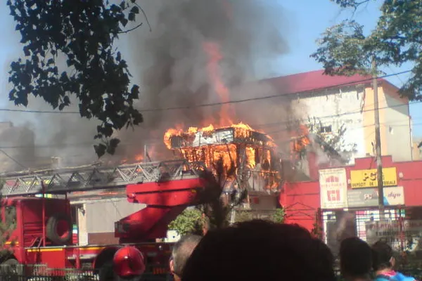 Un restaurant din sectorul 6 a luat foc