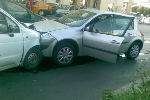 Accident, un autovehicul a circulat pe contrasens