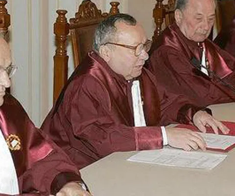 Curtea de Apel judecă, astăzi, dacă va obliga Ministerul Finanţelor la plata salariilor magistraţilor