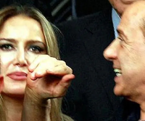 Noi dezvăluiri în sexgate-ul italian: Patrizia D'Addario afirmă că Berlusconi i-a oferit un loc în Parlamentul European