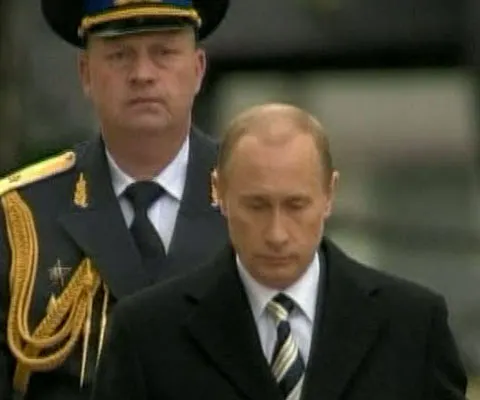 Un cântecel devenit hit pe internet îl laudă pe Vladimir Putin - ASCULTĂ AICI CÂNTECUL