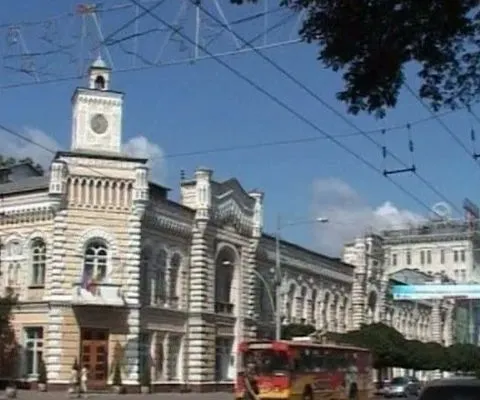 Mai mulţi observatori străini, inclusiv din Rusia şi Belarus, au fost obligaţi să plece din Republica Moldova