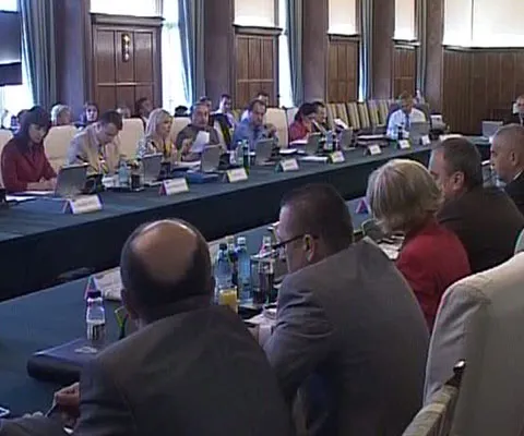 Guvernul ar putea anunţa astăzi agenţiile guvernamentale care vor fi desfiinţate