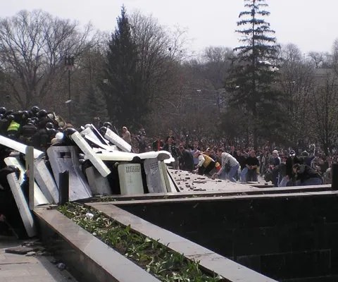Familia lui Valeriu Boboc, tânărul ucis în timpul protestelor de la Chişinău, a mers la vot miercuri