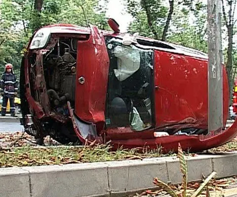 Fostul iubit al Elenei Băsescu, implicat într-un grav accident rutier pe Şoseaua Kiseleff