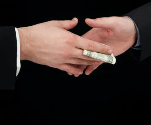 Alţi doi finanţişti maramureşeni implicaţi în dosarul rambursărilor de TVA au fost arestaţi
