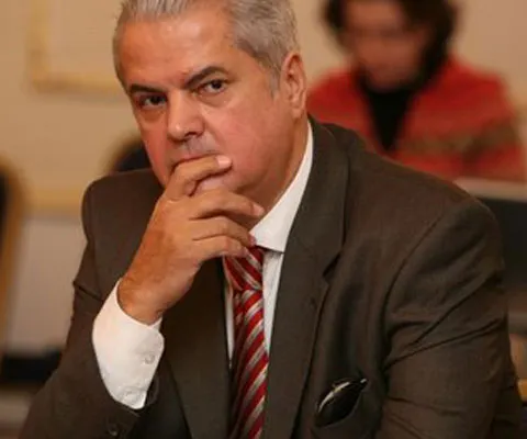 A. Năstase: Este foarte greu de găsit o soluţie pentru această formulă de guvernare