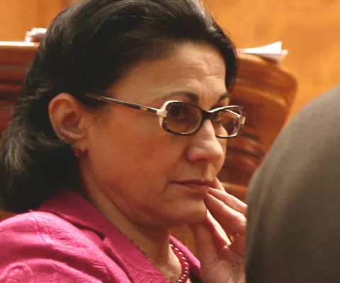Raportul despre situaţia absolvenţilor Universităţii "Spiru Haret" ar putea fi prezentat miercuri în şedinţa de Guvern NU PUBLICA NU E CONFIRMATA