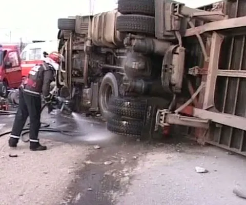 Un accident rutier a blocat traficul în zona localităţii Mihăileşti