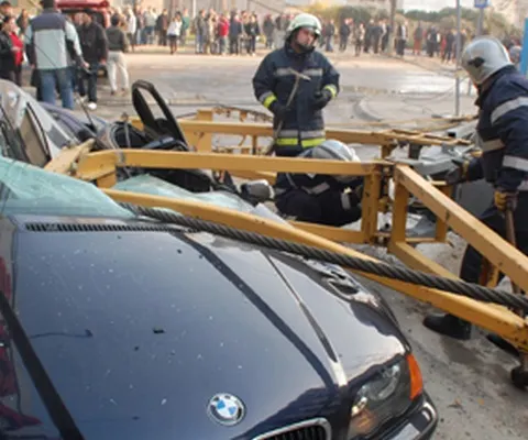 Accident cu repetiţie pe DN1A: O macara a Ministerului Apărării a fost implicată într-un accident rutier
