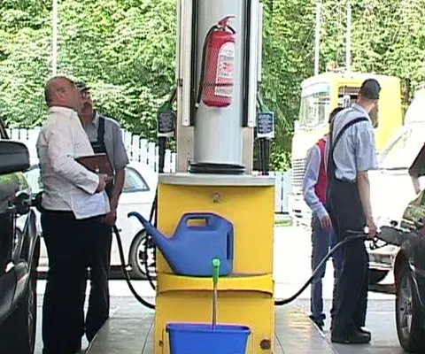 Scumpirea carburanţilor afectează transporturile, alimentele şi construcţiile