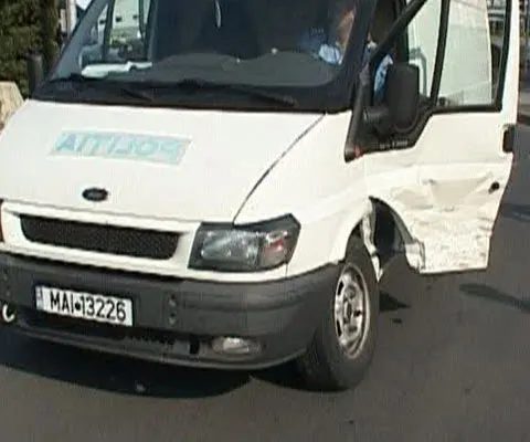 O maşină de poliţie, care transporta doi deţinuţi, implicată într-un accident în municipiul Sibiu