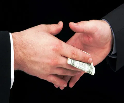 REALITATEA.NET te provoacă să iei atitudine! Semnalează-ne cazurile de şpagă