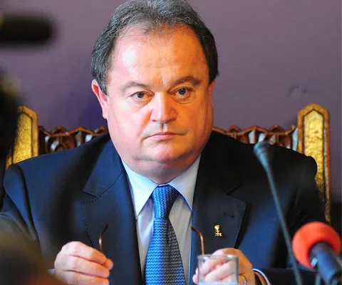 V. Blaga: Guvernul îşi va asuma răspunderea în Parlament pe legile educaţiei
