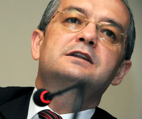 Guvernul a decis, de principiu, ca masa salarială să fie redusă la 6,2%, până în 2015