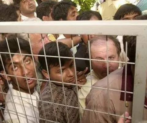 Imigraţia clandestină a devenit delict în Italia, amenda e cuprinsă între 5.000 şi 10.000 de euro