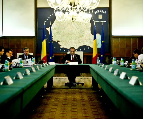 Boc: Guvernul îşi va asuma răspunderea pe legile educaţiei. Cum comentaţi?
