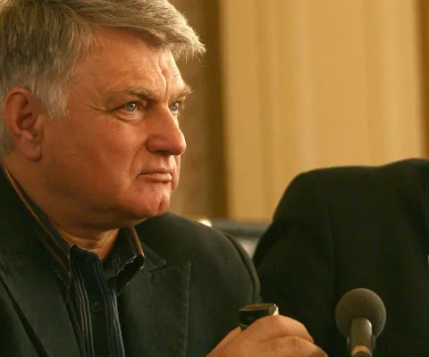 FSLI: Graba cu care Guvernul Boc vrea să îşi asume răspunderea pe legile educaţiei, dovedeşte că este rupt de realitate
