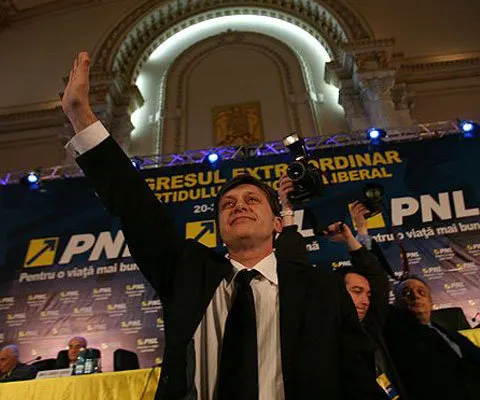 PNL: Guvernul Băsescu-Geoană-Boc ia numai măsuri halucinante