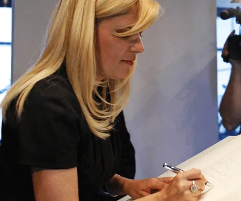 Orban: Elena Udrea a modificat planul de achiziţii în iunie, tăind capitolul perdelelor