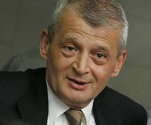 Oprescu vrea 20 de ceasuri suflate în aur de 24 carate, în valoare circa 710.000 de euro, în parcurile din Capitală