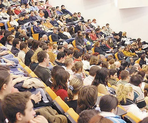 Studenţii susţin asumarea de către Guvern a legilor educaţiei