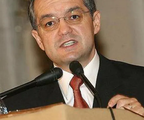 Boc, despre cheltuielile din agenţiile guvernamentale: Gata cu asemenea golăneală!