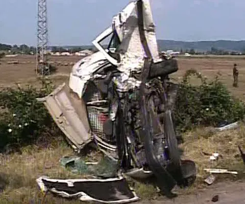 Accident soldat cu trei morţi pe DN1, vineri dimineaţă
