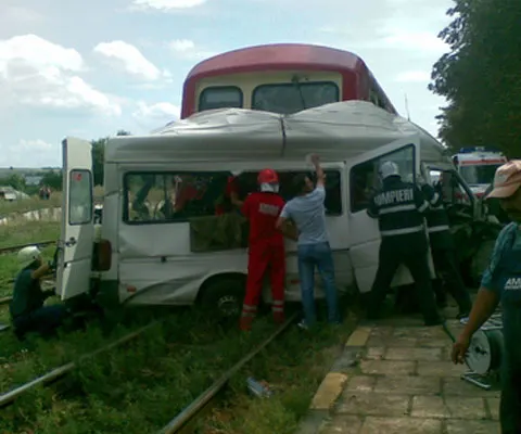 ITM Iaşi: Şoferul microbuzului implicat în accidentul de la Scânteia nu are contract de muncă