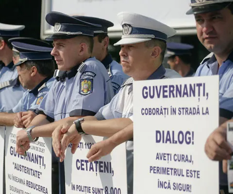 Băsescu i-a invitat la Cotroceni pe reprezentanţii poliţiştilor care au protestat în faţa Guvernului. Vezi Video