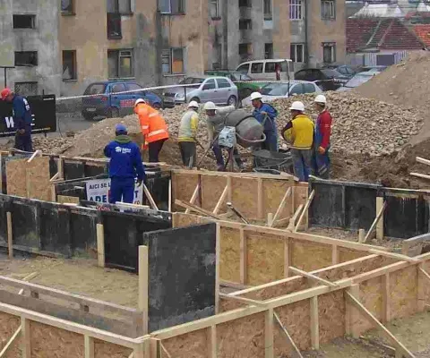 Sindicaliştii din construcţii solicită Guvernului eliminarea plăţii TVA la emiterea facturii
