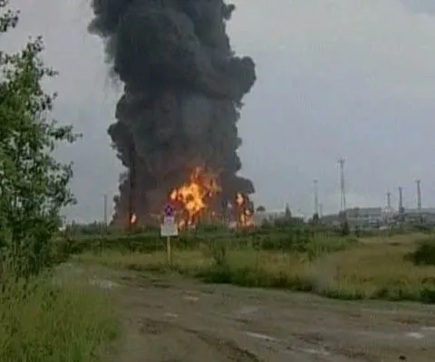 Un incendiu a izbucnit la un rezervor de petrol din Rusia