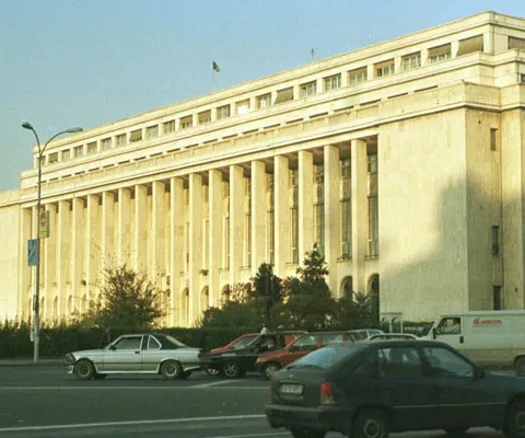 Negocieri la Guvern: 326.000 de disponibilizaţi din sectorul bugetar până în 2015