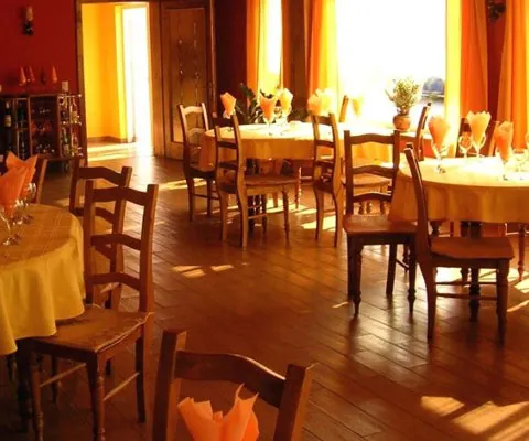 Ministerul Turismului vrea să stabilească TVA de 9% pentru alimentaţia din turism