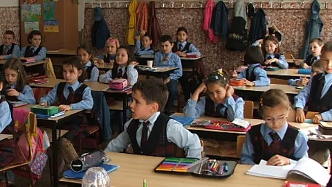 Programul de guvernare la educaţie: Un nou sistem de evaluare şi învăţământ \"croit\" pentru fiecare elev