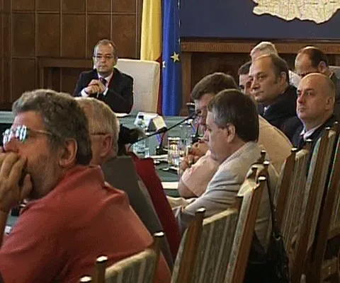 Guvernul nu renunţă la trimiterea bugetarilor în concediu fără plată