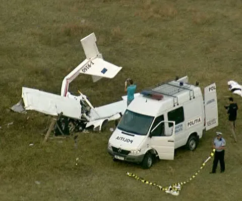 Experţii MTI au trei ipoteze privind cauzele accidentului aviatic de la Costeşti