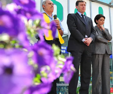 Crin Antonescu se va căsători înainte de alegeri cu Adina Vălean