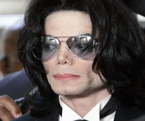 Sicriu de aur pentru Michael Jackson