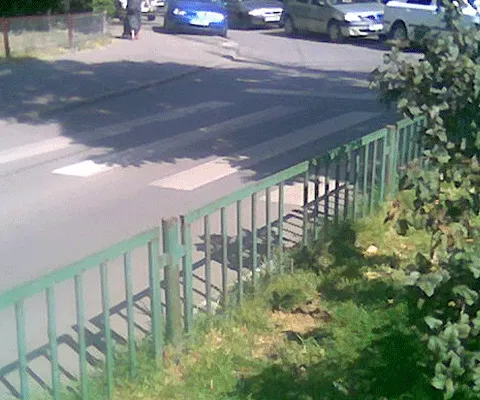 Trecere de pietoni de România, cu obstacole - FOTO
