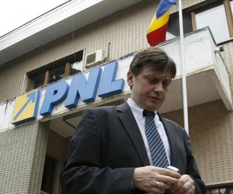 PNL a închiriat o maşină pentru campania electorală a lui Crin Antonescu