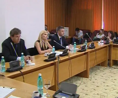 Şedinţa Comisiei de anchetă în cazul Elena Udrea s-a desfăşurat cu uşile închise