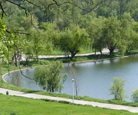 Oprescu vrea club de fiţe şi restaurant de lux în Parcul Tineretului, pe spaţiul verde