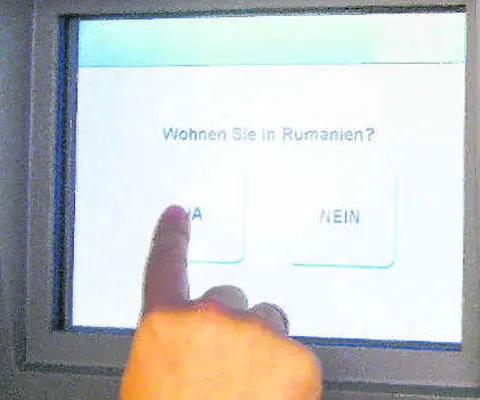 Un bancomat din Germania pune întrebări indiscrete: "Locuiţi în România?"