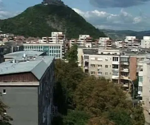 Asociaţiile de locatari din Deva rămân fără reabilitare termică din cauza Guvernului