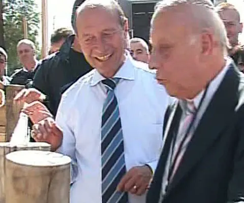 Fermierii din Călăraşi i-au prezentat preşedintelui rasa de taurine Limousine